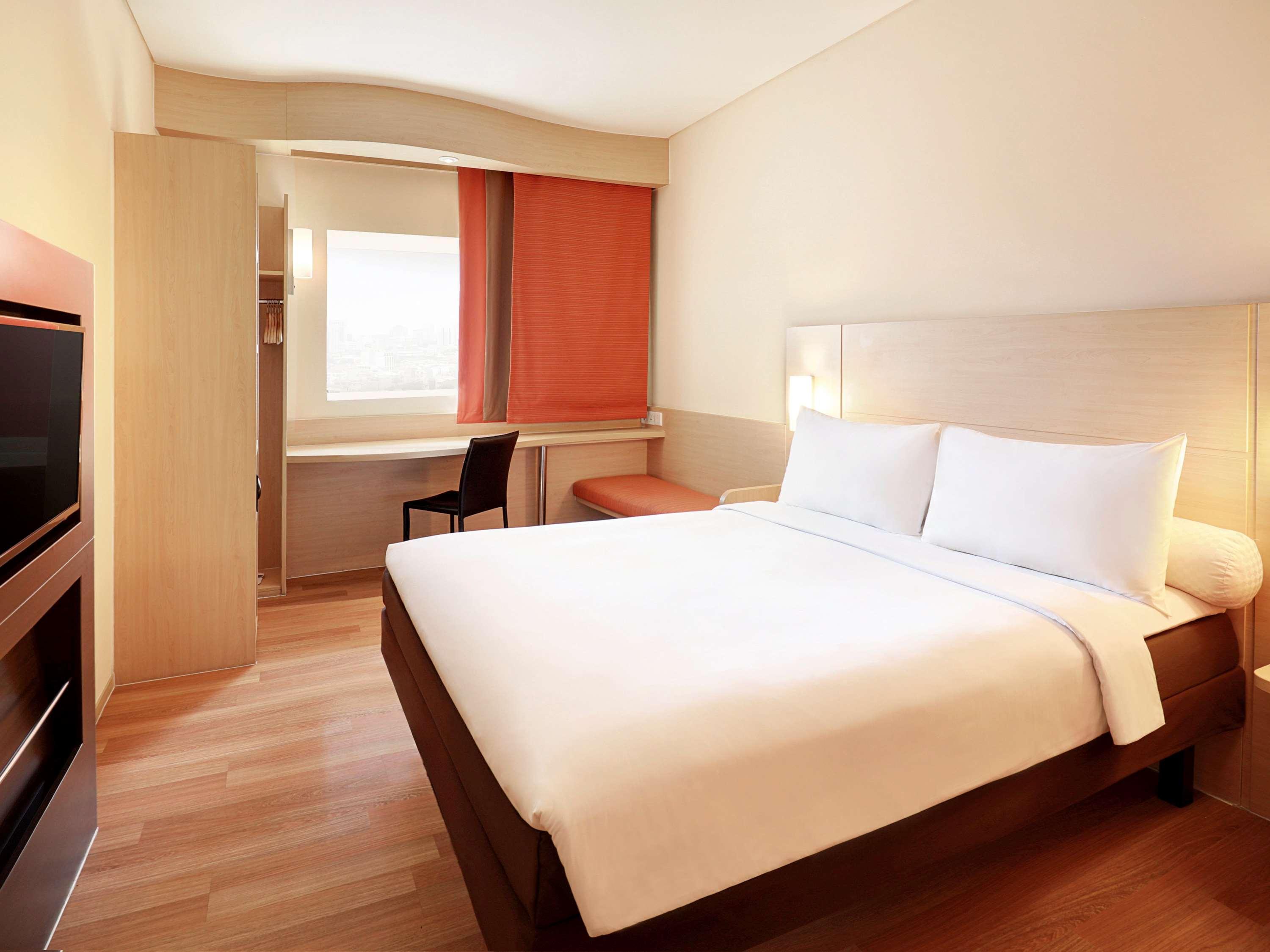 Ibis Jakarta Harmoni Exterior photo