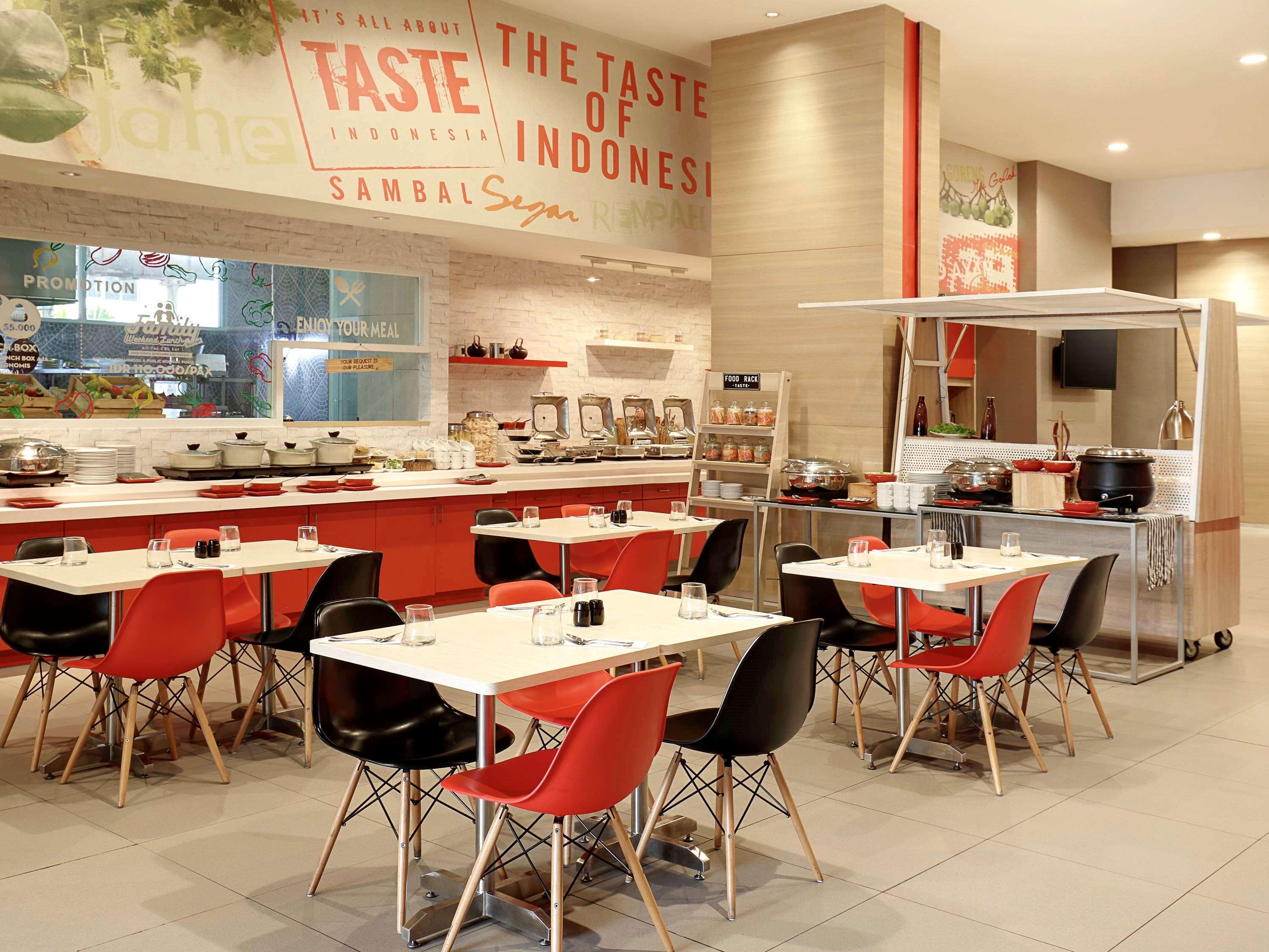 Ibis Jakarta Harmoni Exterior photo