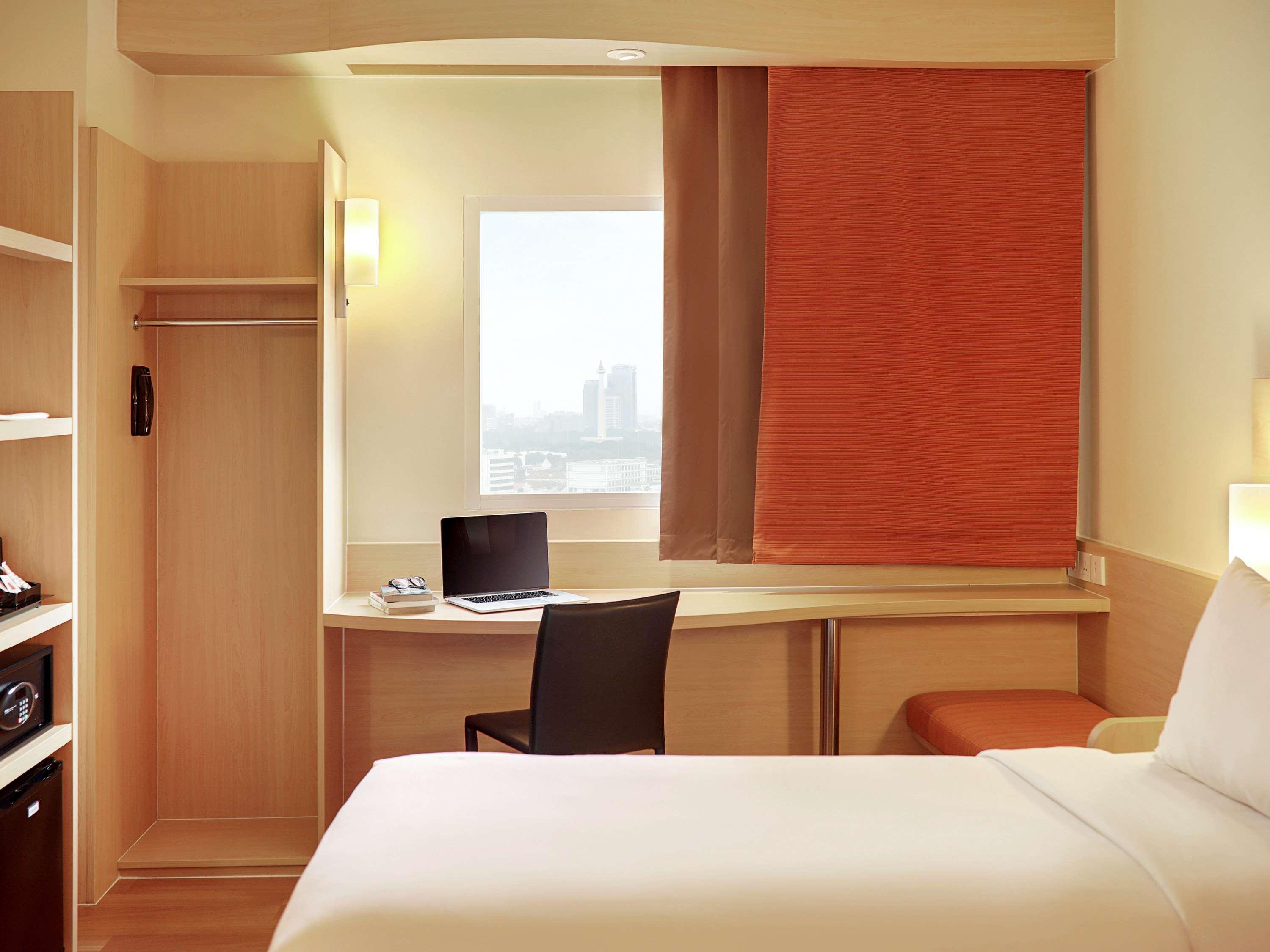 Ibis Jakarta Harmoni Exterior photo