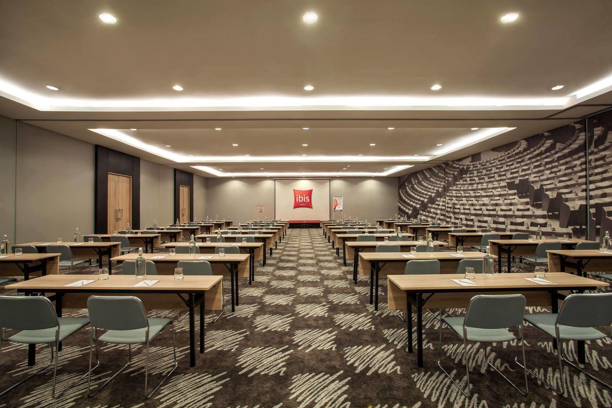 Ibis Jakarta Harmoni Exterior photo